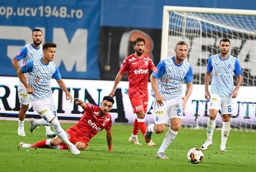 Frederik Holst, în centru, în plan îndepărtat // foto: Imago Images