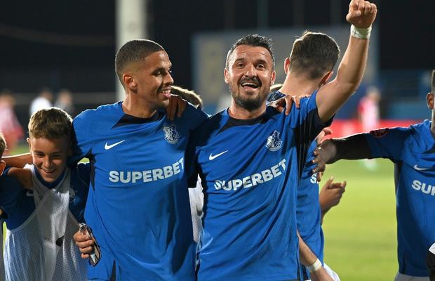 Hagi nu-i lasă să petreacă! Farul a anunțat programul pentru startul noului an: „Fără sport lumea fierbe!”