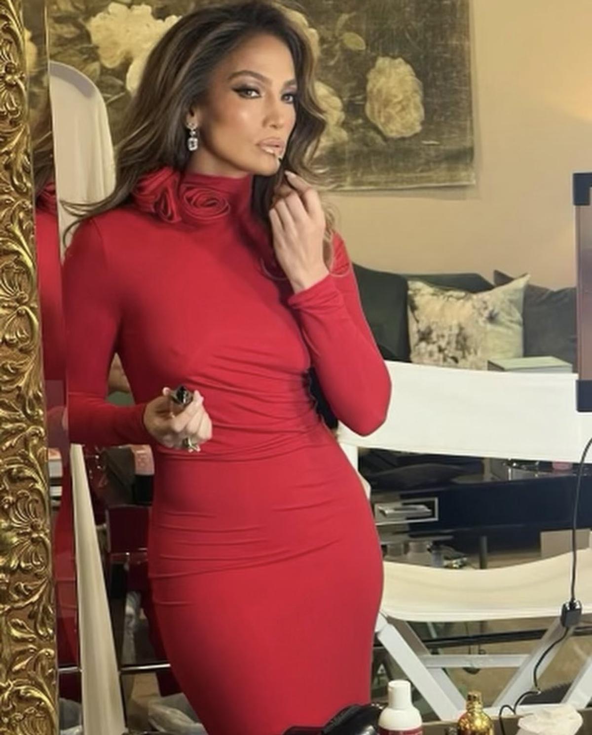 Jennifer Lopez, în rochia purtată de Iga Swiatek la Turneul Campioanelor: „ajustările” care au ajutat-o să dea lovitura