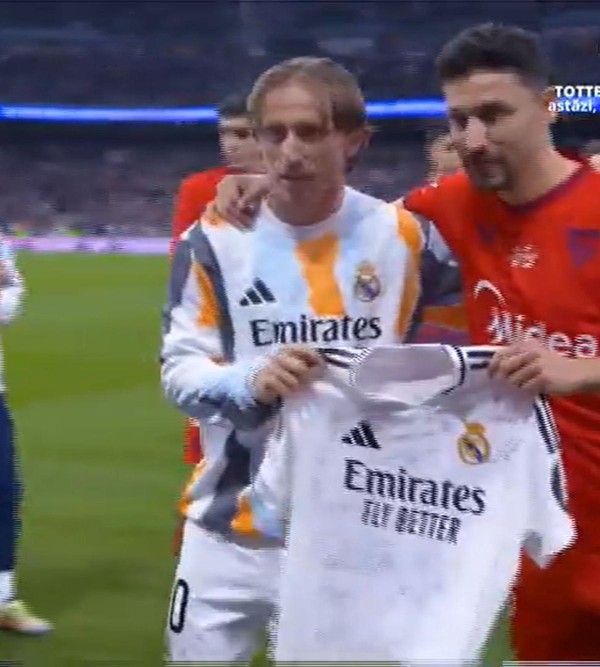 Jesus Navas, în lacrimi pe Santiago Bernabeu înaintea ultimului meci din carieră » Spaniolul a primit un cadou special din partea celor de la Real Madrid