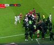 Ce s-a întâmplat pe gazon, la câteva secunde după finalul derby-ului! Șumudică a mers la galerie și a „țipat” către ultrași: „Bă, vă zic eu!”