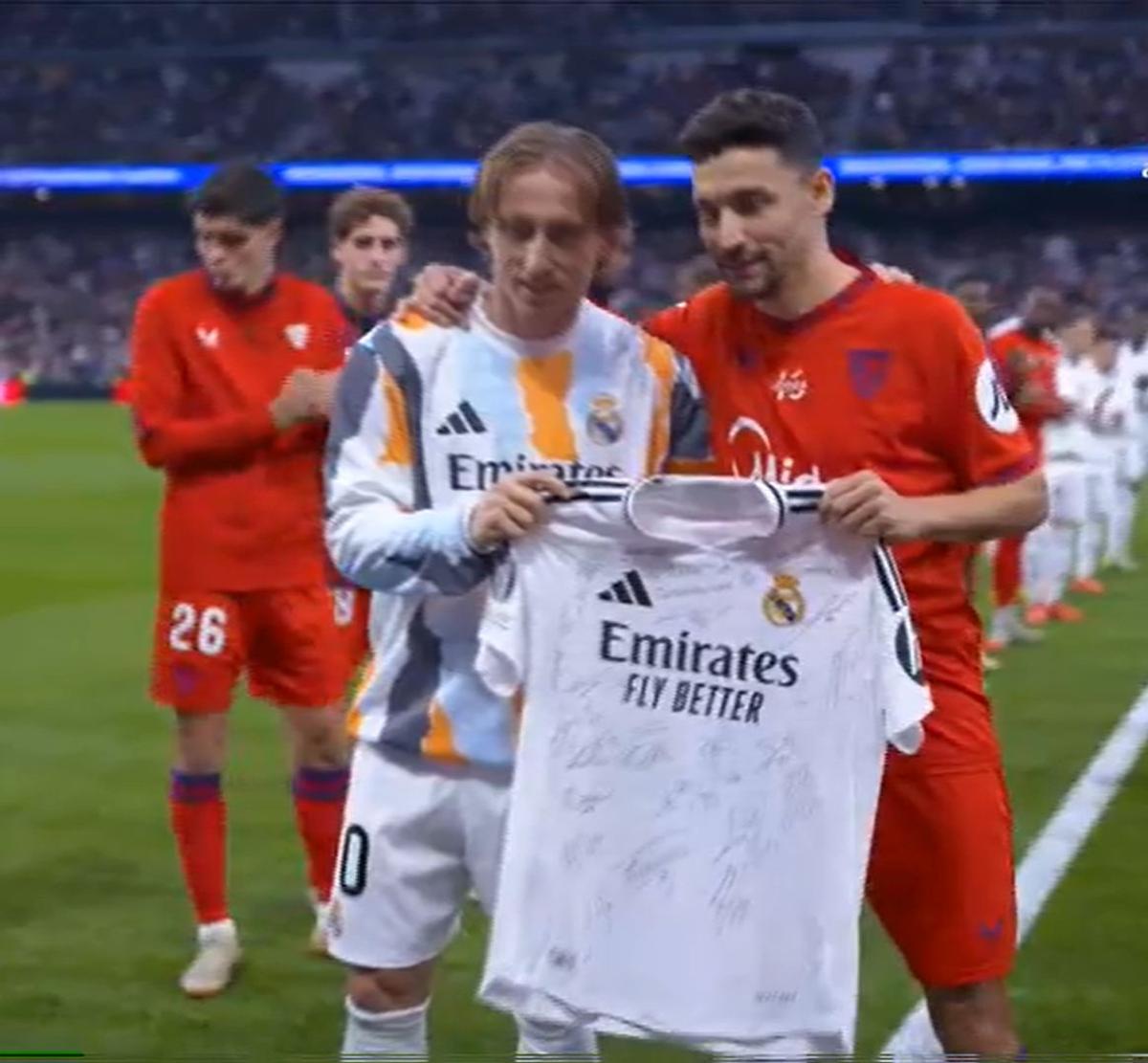 Jesus Navas aplaudat pe Santiago Bernabeu