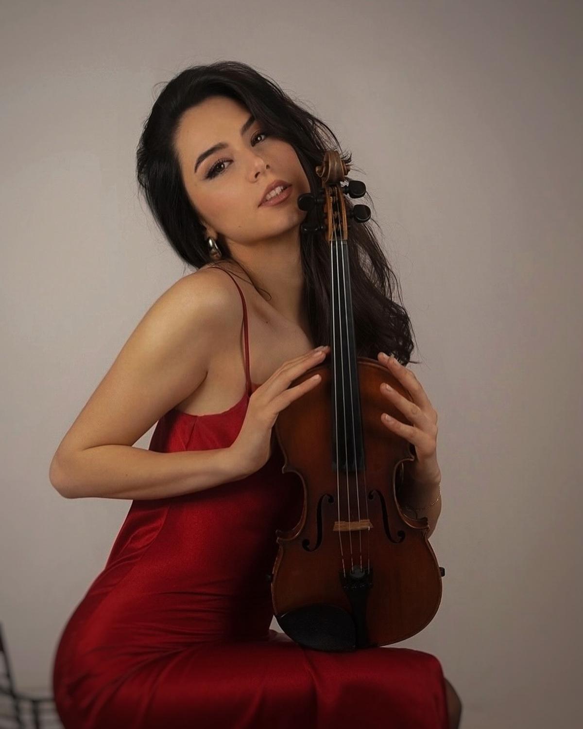 Jana Ceklanovic,  violonista care i-a sedus pe fanii lui Dinamo