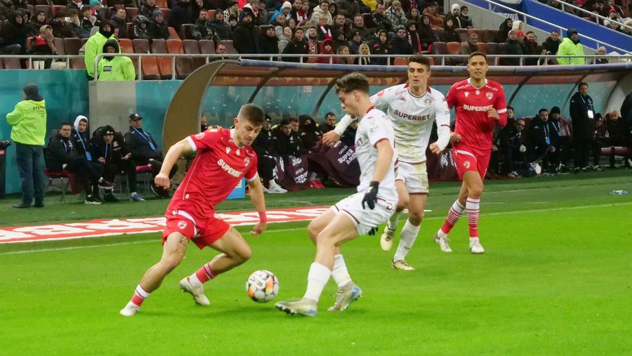 Borza și Pașcanu au muncit mult în defensiva Rapidului Note GSP după Dinamo – Rapid » Trei de 8 pentru premianții derby-ului și un 3 încasat în Giulești + Egalitate pe axa Kopic - Șumudică