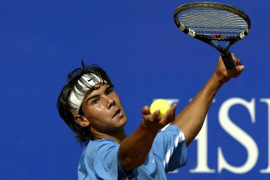 Rafael Nadal în 2003 Foto: Guliver/GettyImages Scrisoarea cea mai personală a lui Rafael Nadal către lume: „Tatăl meu îmi spunea mereu: «Să inventezi este greu. Să copiezi este mult mai ușor». Nu vorbea despre tenis. Era despre viață”