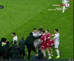 Ce s-a întâmplat pe gazon, la câteva secunde după finalul derby-ului! Șumudică a mers la galerie și a „țipat” către ultrași: „Bă, vă zic eu!”