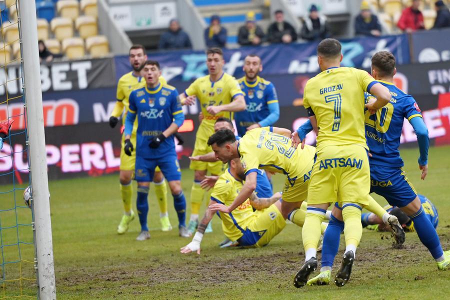 Petrolul ar urma să intre pe mâna lui Adrian Mutu de la începutul lui 2025 / Foto:sportpictures.eu Mariaj iminent! Numirea lui Adrian Mutu în Superliga, chestiune de ore: „Mai avem de făcut doar reglaje fine” + Salariu mai bun decât Kopic la Dinamo