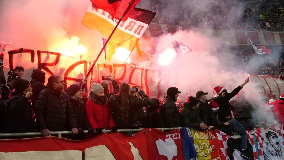 Duelul mesajelor la Dinamo - Rapid! Giuleștenii le-au aflat scenografia: „Dacă vrem mici de la voi, să apăsăm tasta doi?” + Derapaje rasiste ale dinamoviștilor