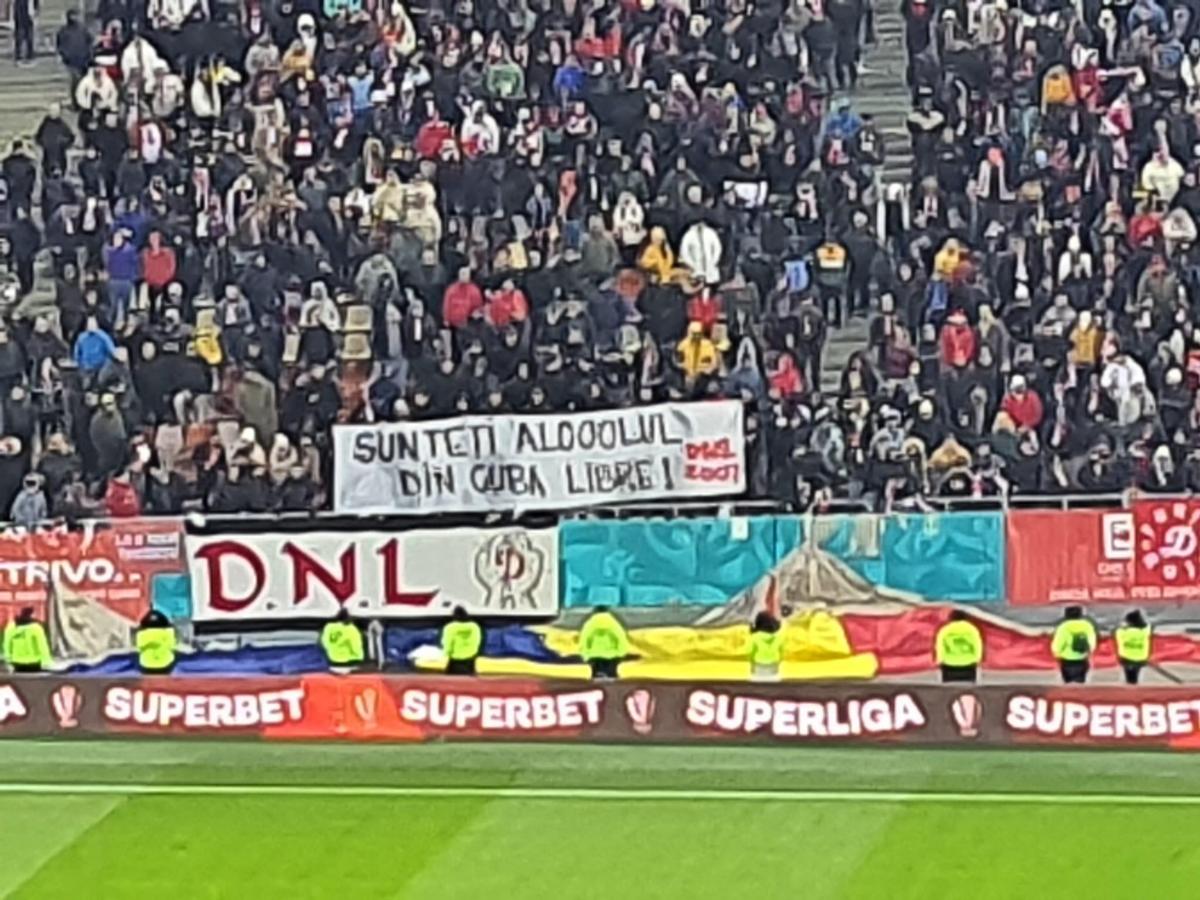 Duelul mesajelor la Dinamo - Rapid! Giuleștenii le-au aflat scenografia: „Dacă vrem mici de la voi, să apăsăm tasta doi?” + Derapaje rasiste ale dinamoviștilor
