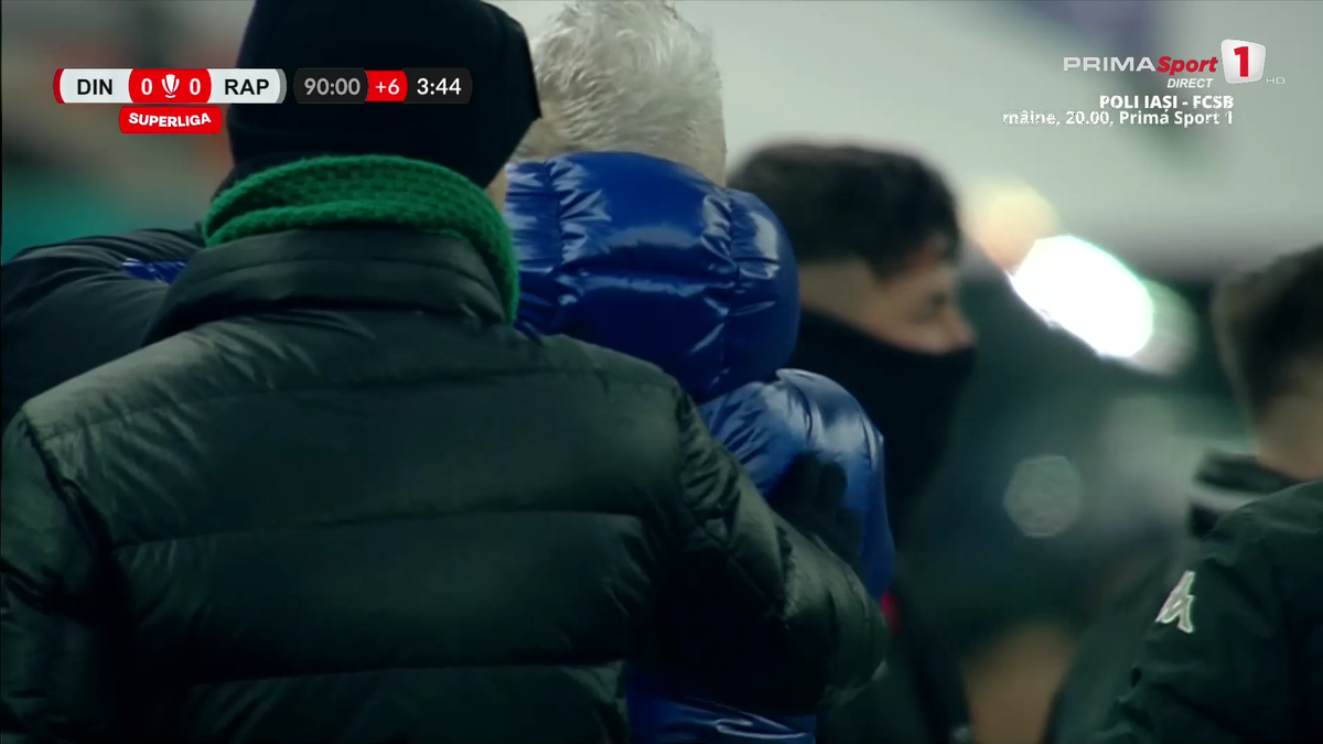 Bătaie în prelungiri la Dinamo - Rapid » Șumudică a fost ținut cu greu să nu intre în teren + Moment rar oferit de arbitru
