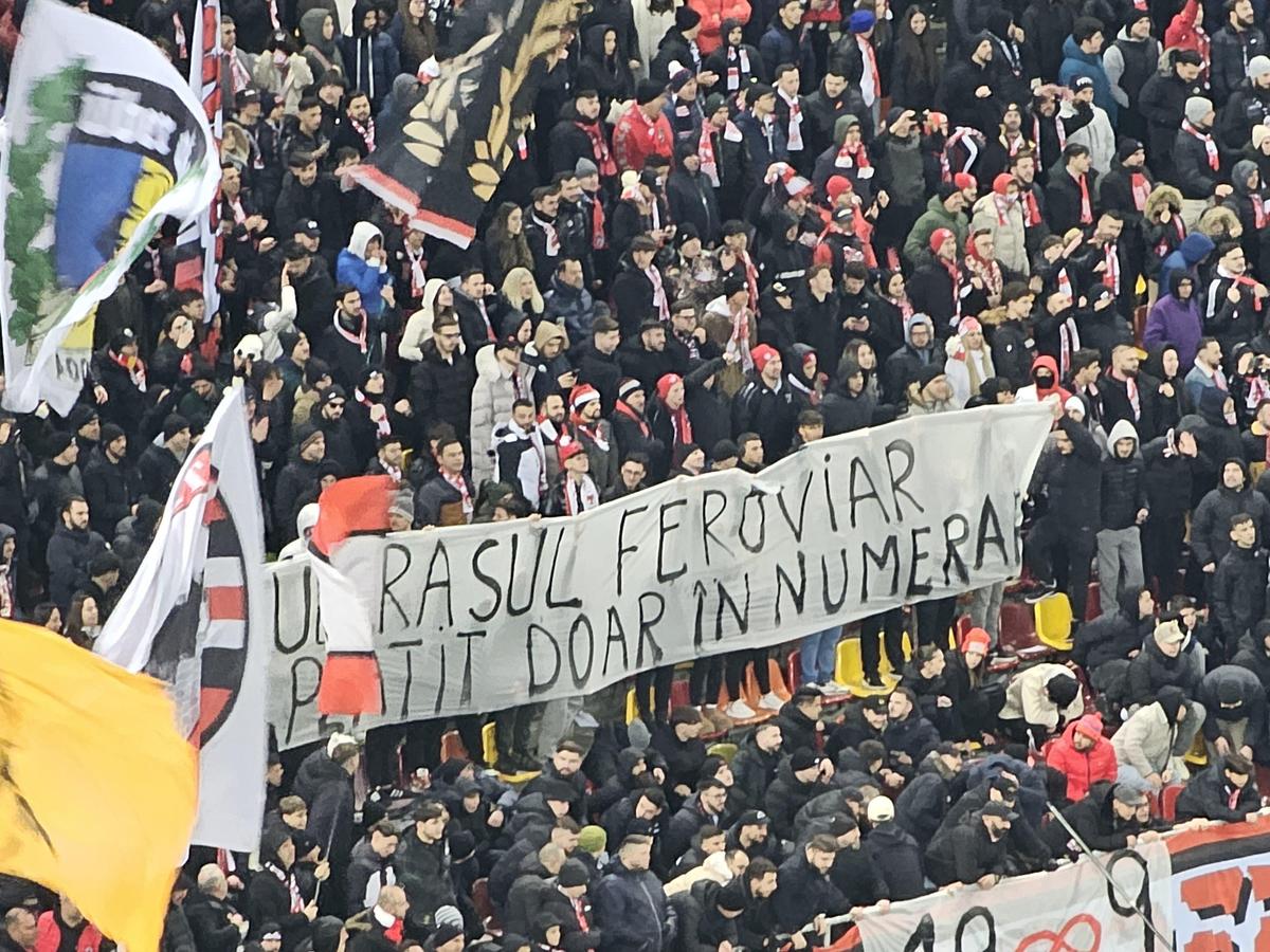 Duelul mesajelor la Dinamo - Rapid! Giuleștenii le-au aflat scenografia: „Dacă vrem mici de la voi, să apăsăm tasta doi?” + Derapaje rasiste ale dinamoviștilor