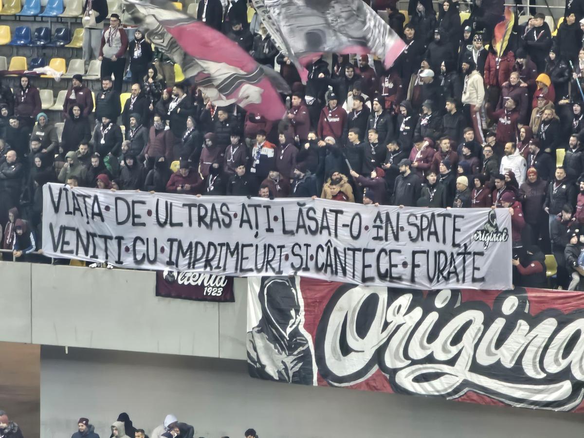 Duelul mesajelor la Dinamo - Rapid! Giuleștenii le-au aflat scenografia: „Dacă vrem mici de la voi, să apăsăm tasta doi?” + Derapaje rasiste ale dinamoviștilor
