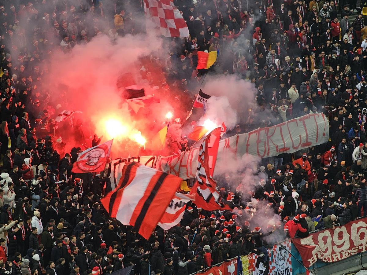 Duelul mesajelor la Dinamo - Rapid! Giuleștenii le-au aflat scenografia: „Dacă vrem mici de la voi, să apăsăm tasta doi?” + Derapaje rasiste ale dinamoviștilor