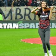 Jana Čeklanović, violonista din Serbia care i-a energizat pe dinamoviști / FOTO: Cristi Preda