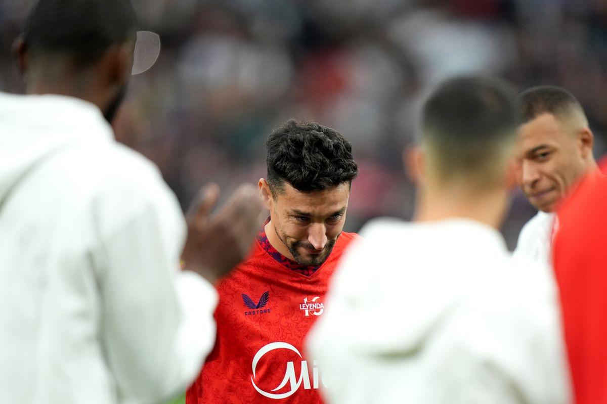 Jesus Navas, în lacrimi pe Santiago Bernabeu înaintea ultimului meci din carieră » Spaniolul a primit un cadou special din partea celor de la Real Madrid