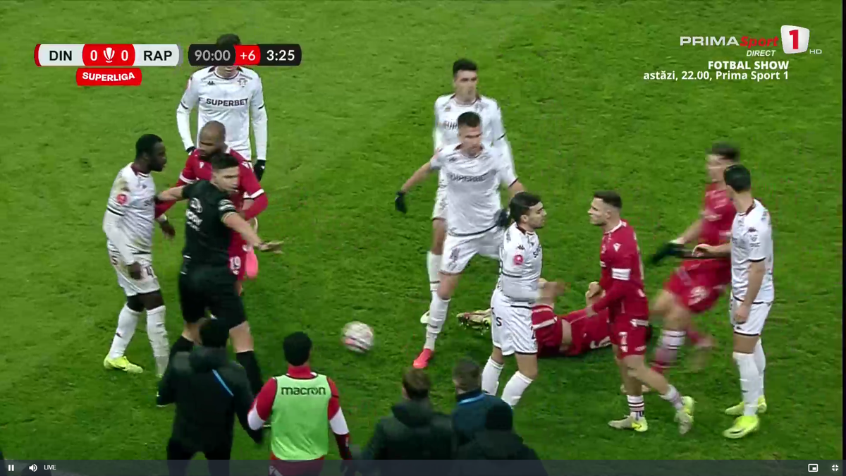 Ce s-a întâmplat pe gazon, la câteva secunde după finalul derby-ului! Șumudică a mers la galerie și a „țipat” către ultrași: „Bă, vă zic eu!”