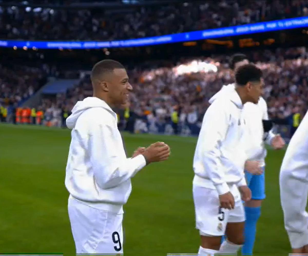 Jesus Navas, în lacrimi pe Santiago Bernabeu înaintea ultimului meci din carieră » Spaniolul a primit un cadou special din partea celor de la Real Madrid