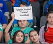 Handbalistele Gloriei Bistrița, în haine noi la petrecerea de Crăciun! Peste 1500 de mici sportivi au fost prezenți la eveniment