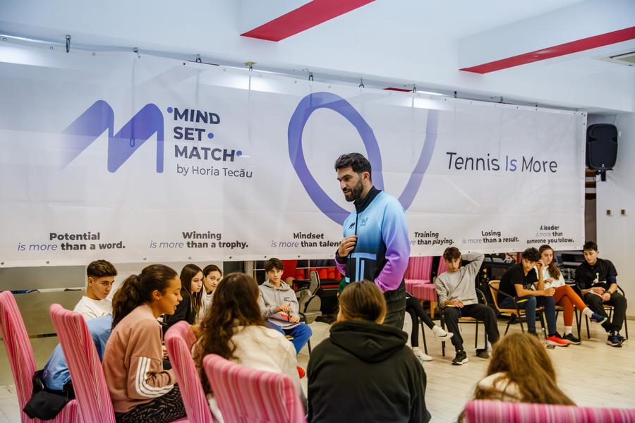 Horia Tecău în mijlocul celor mici la tabără organziată pe final de an Horia Tecău: „Nu mi-e dor de tenis, singurul loc unde aș mai juca un meci este Wimbledon