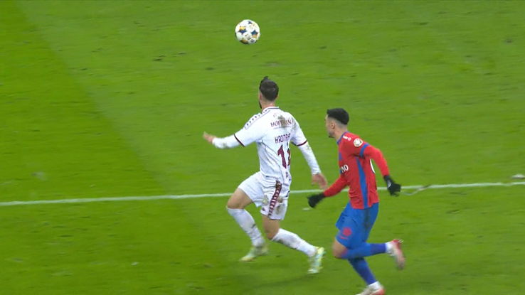 Rapid a cerut penalty în prelungirile derby-ului cu FCSB // FOTO: captură Orange Sport