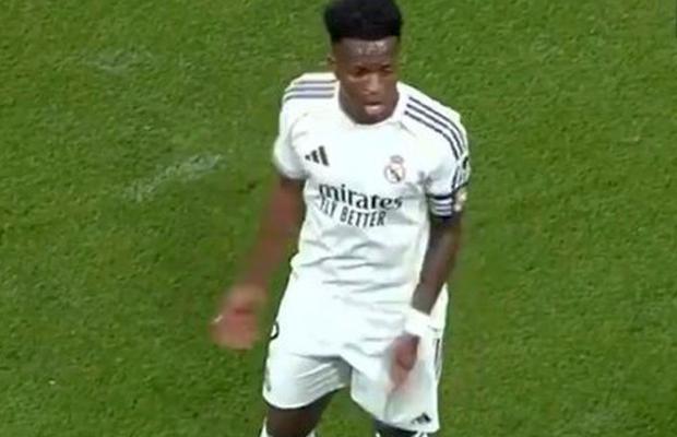 S-a aflat acum! Un cititor pe buze a descifrat răbufnirea lui Vinicius la adresa fanilor lui Real Madrid » A „scăpat” și o înjurătură