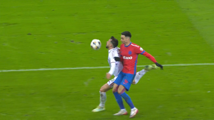 Rapid a cerut penalty în prelungirile derby-ului cu FCSB // FOTO: captură Orange Sport