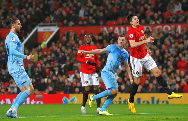 UNITED - BURNLEY 0-2 // United explodează, iar Rio Ferdinand vine cu un avertisment teribil: „Copiii nu mai vor să poarte acest tricou”