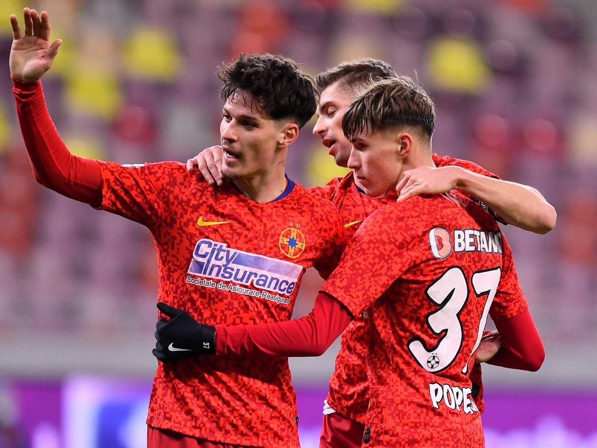 EXCLUSIV Pe ce au ajuns jucătorii de la FCSB să parieze în vestiar după deciziile lui Becali