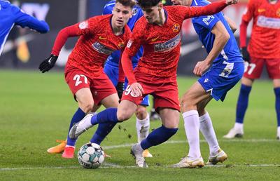 FCSB - FC VOLUNTARI 2-1. VIDEO Dennis Man și Florin Tănase, din nou protagoniști! Clasamentul ACUM