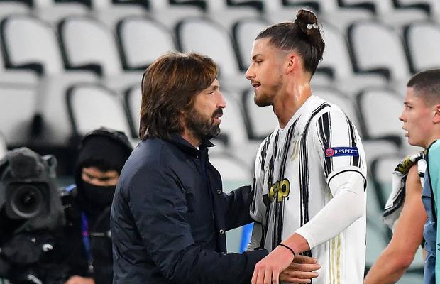 Andrea Pirlo se gândeşte să-l titularizeze pe Radu Drăgușin în următorul joc din Serie A
