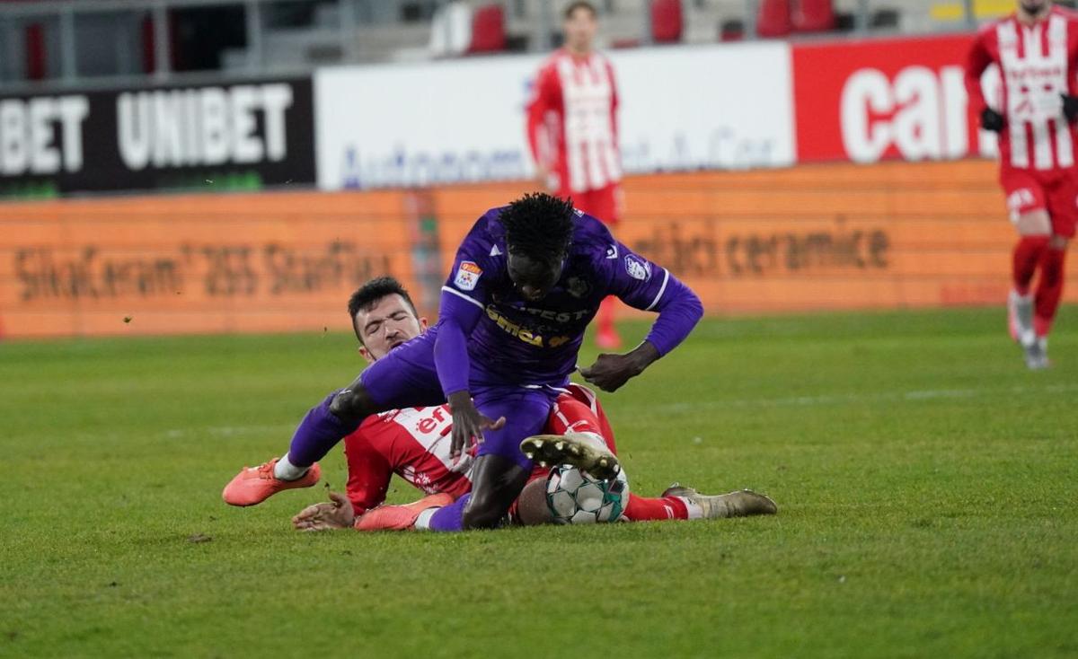 UTA - FC Argeș. Moment crucial la Arad: arbitrul a luat o decizie radicală la o fază controversată