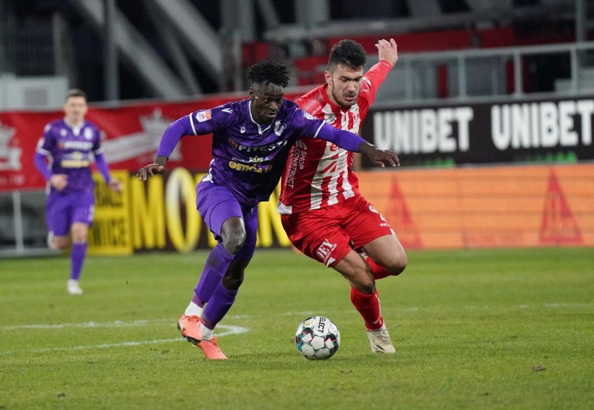 UTA - FC Argeș. Moment crucial la Arad: arbitrul a luat o decizie radicală la o fază controversată