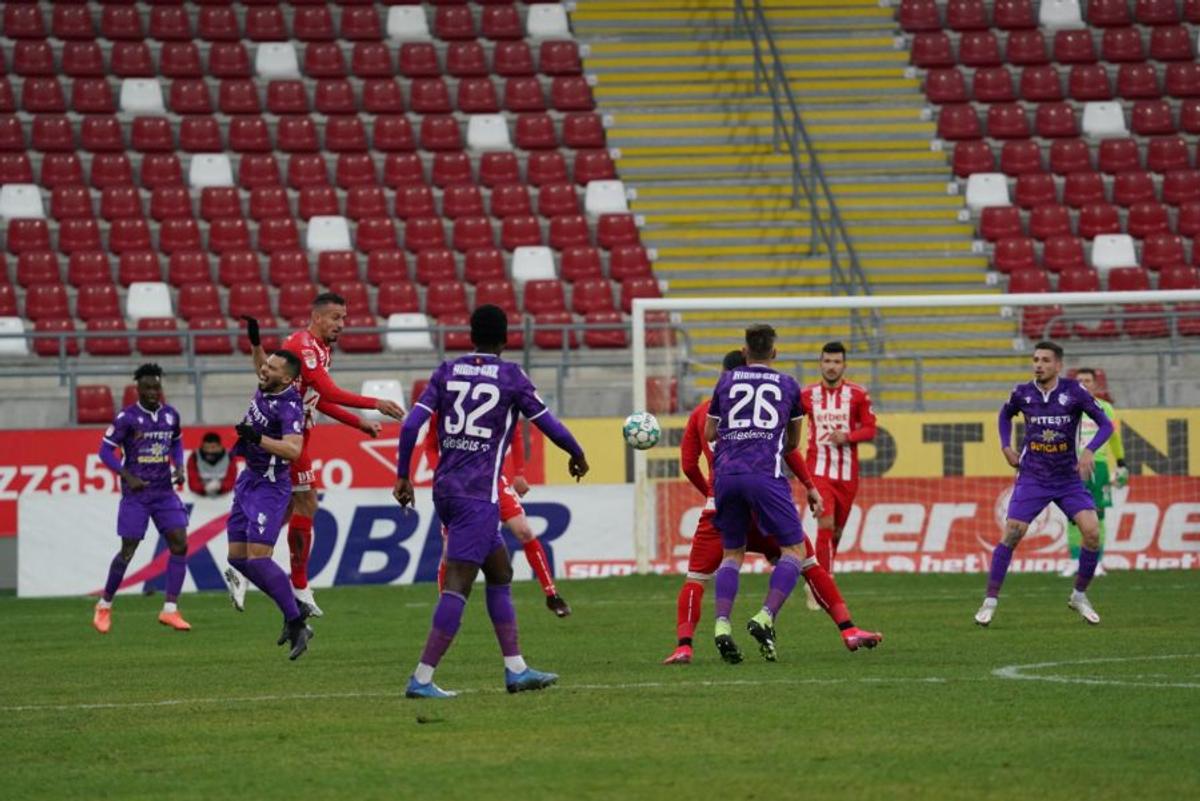UTA - FC Argeș. Moment crucial la Arad: arbitrul a luat o decizie radicală la o fază controversată