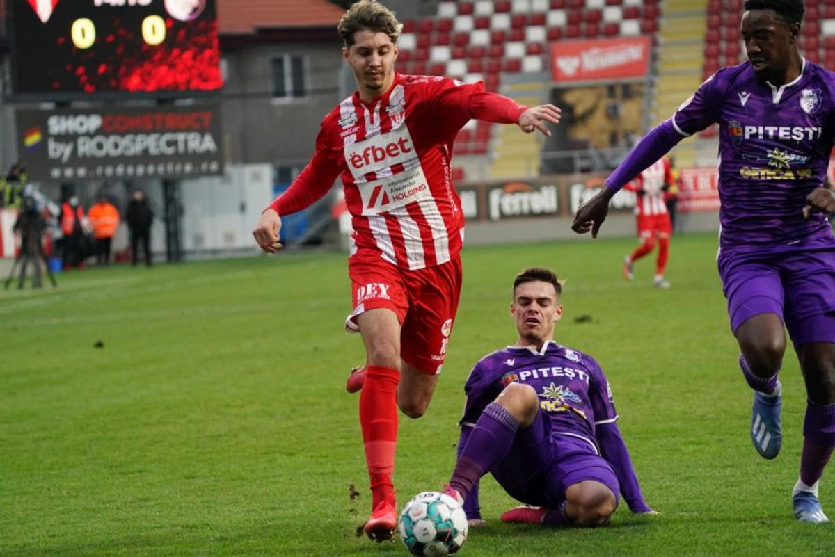 UTA - FC Argeș. Moment crucial la Arad: arbitrul a luat o decizie radicală la o fază controversată