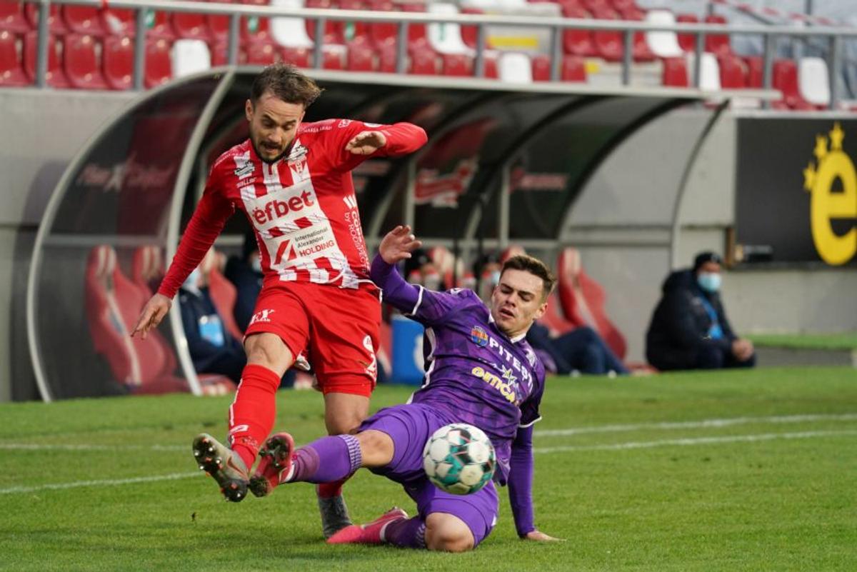 UTA - FC Argeș. Moment crucial la Arad: arbitrul a luat o decizie radicală la o fază controversată