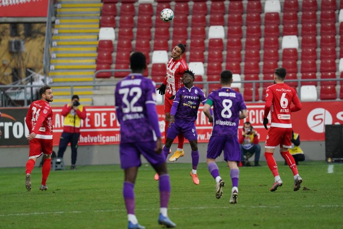 UTA - FC Argeș. Moment crucial la Arad: arbitrul a luat o decizie radicală la o fază controversată