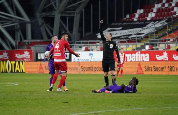 UTA - FC Argeș. Moment crucial la Arad: arbitrul a luat o decizie radicală la o fază controversată