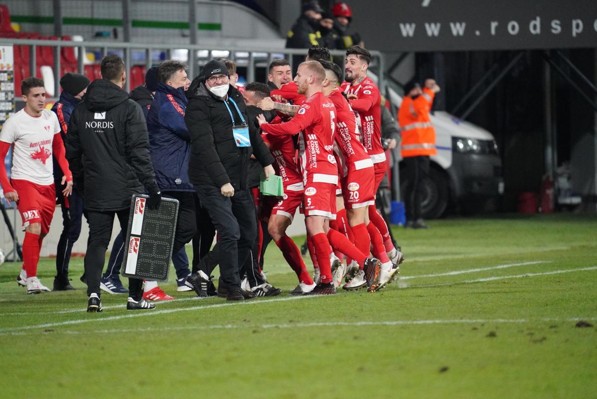 UTA ARAD- FC ARGEȘ 1-2. VIDEO+FOTO Piteștenii se impun cu două goluri marcate după minutul 88! Clasamentul ACUM
