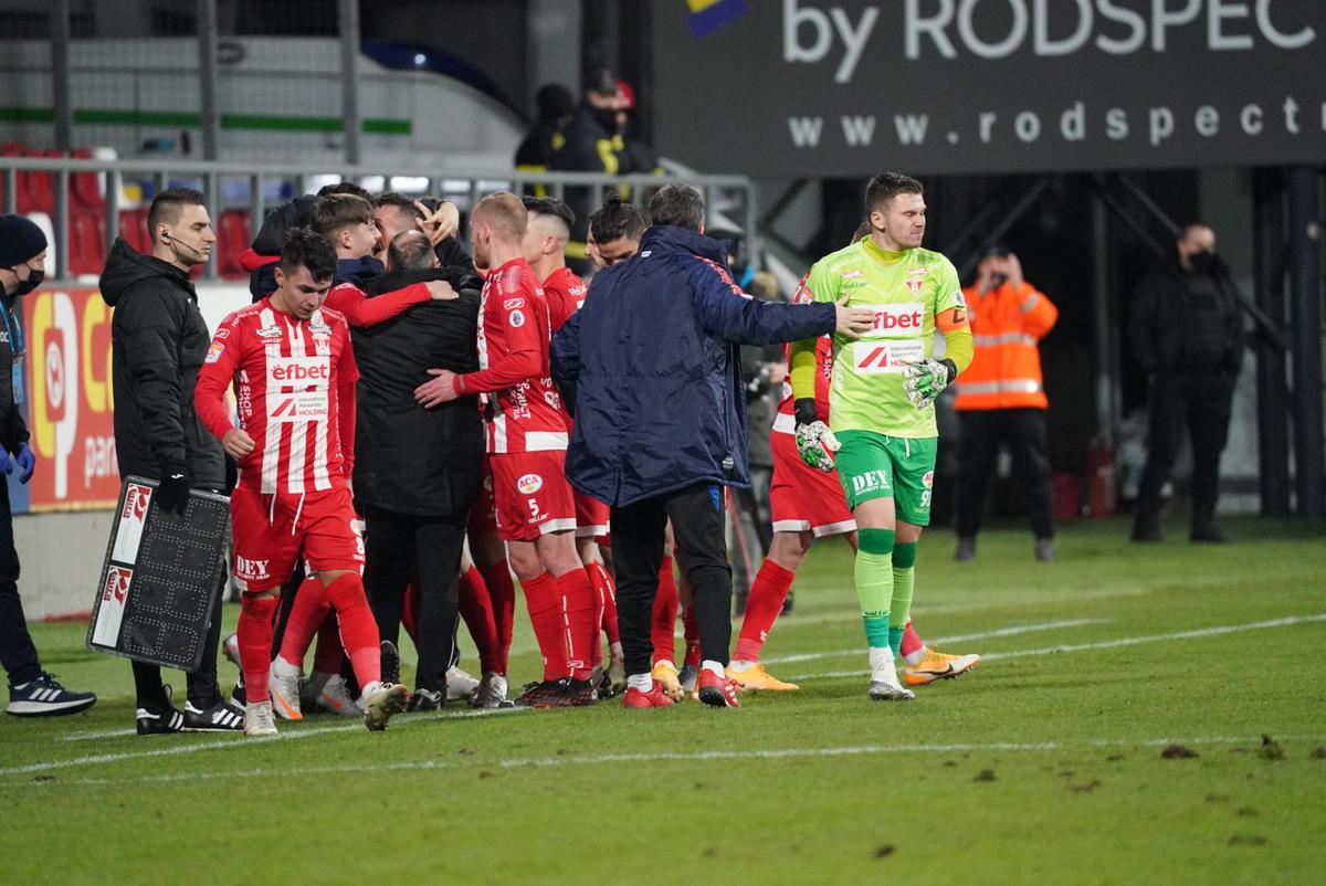 UTA - FC Argeș. Moment crucial la Arad: arbitrul a luat o decizie radicală la o fază controversată