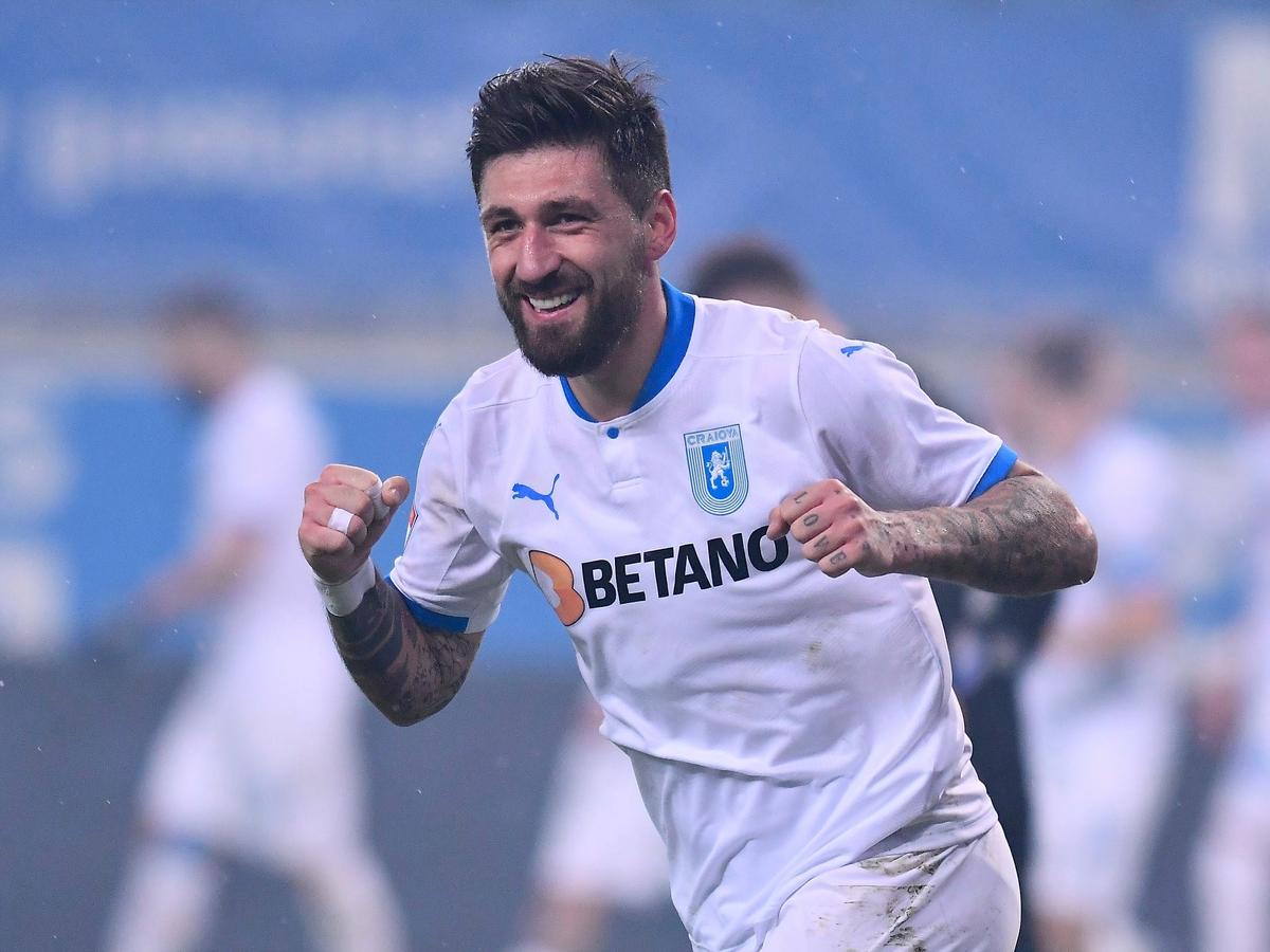 De ce îl mai ține Hagi pe Rednic în brațe? Are cifre mai proaste ca Ruben de la Barrera