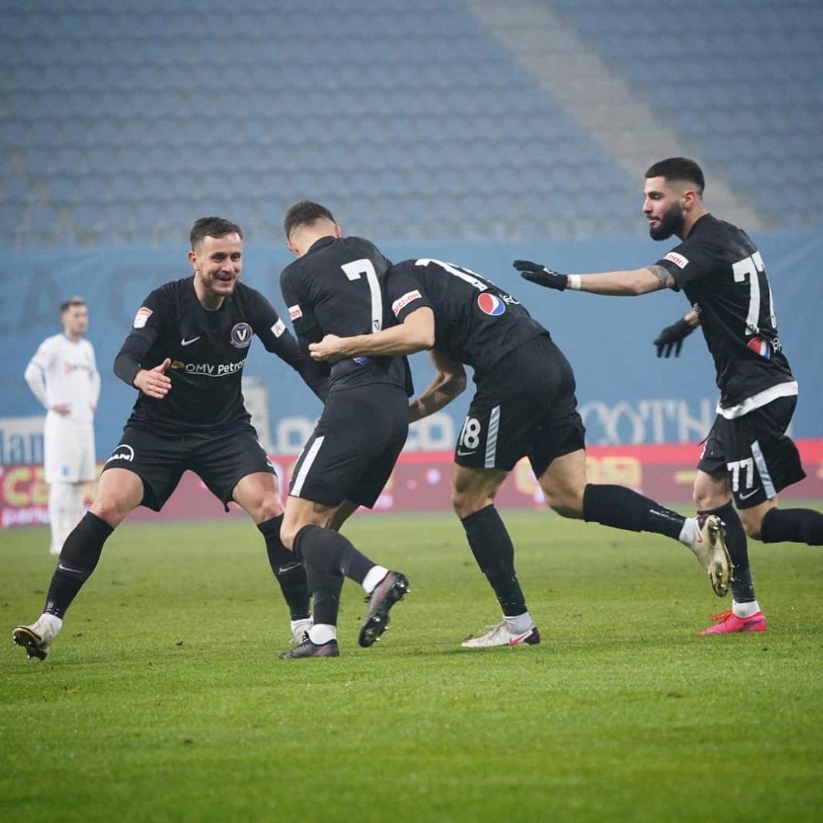 De ce îl mai ține Hagi pe Rednic în brațe? Are cifre mai proaste ca Ruben de la Barrera