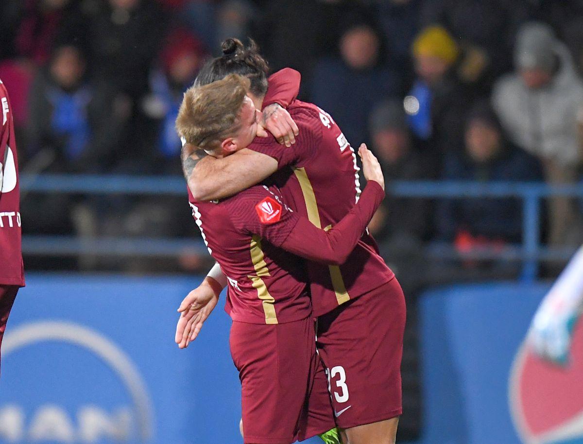 Istvan Kovacs a avut nevoie de VAR pentru un penalty cât casa în Farul - CFR Cluj