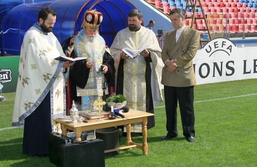 Gigi Becali, acum în vârstă de 64 de ani, a preluat oficial FCSB - echipa se numea atunci Steaua - pe 23 ianuarie 2003, adică în urmă cu fix 20 de ani