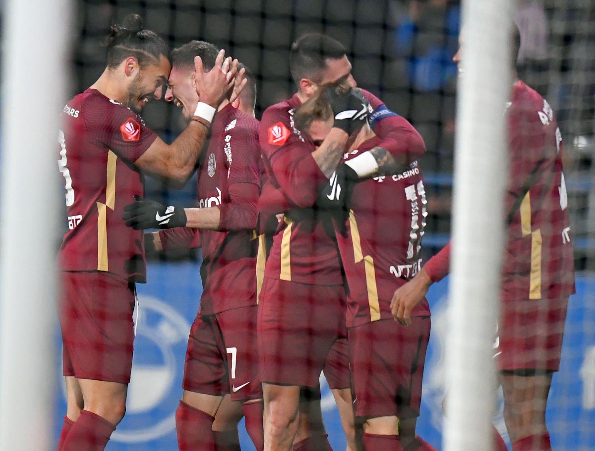 Istvan Kovacs a avut nevoie de VAR pentru un penalty cât casa în Farul - CFR Cluj