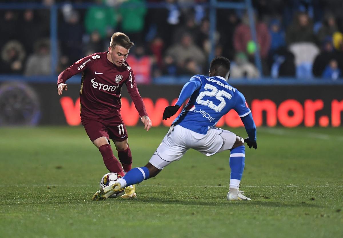 Istvan Kovacs a avut nevoie de VAR pentru un penalty cât casa în Farul - CFR Cluj
