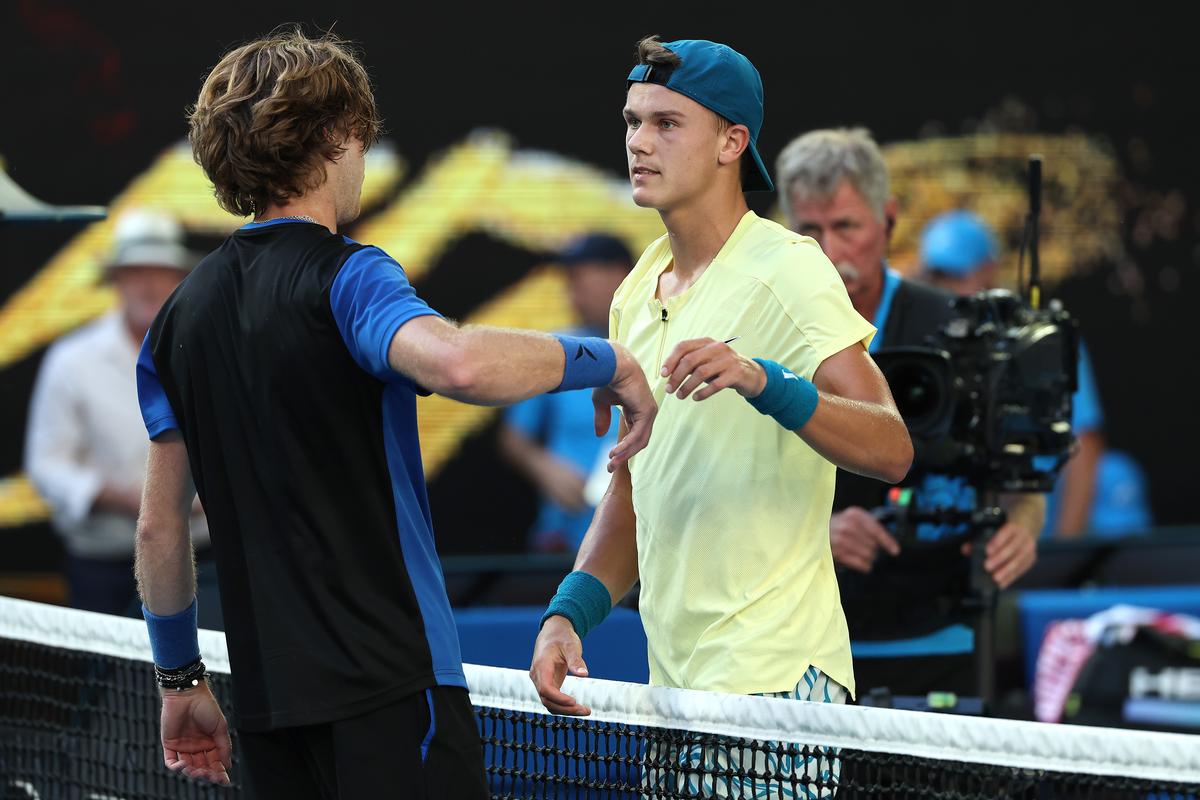 Elevul lui Patrick Mouratoglou, eliminat dramatic la Australian Open 2023! A ratat două mingi de meci în decisiv și a avut 5-0 în ultimul tiebreak