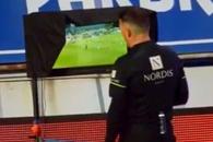 Istvan Kovacs a avut nevoie de VAR pentru un penalty cât casa în Farul - CFR Cluj
