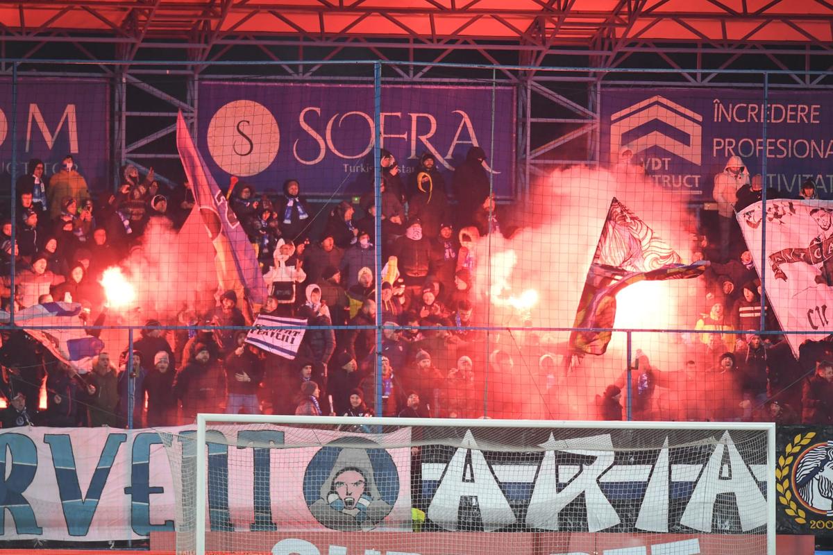 Istvan Kovacs a avut nevoie de VAR pentru un penalty cât casa în Farul - CFR Cluj