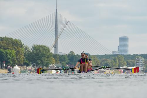 Simona Radiș și Ancuța Bodnar concurând la CM de la Belgrad Foto: Balint Czucz