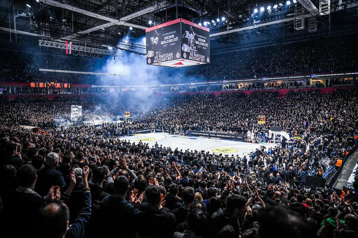 Emoție pură! 23.000 de fani s-au strâns la un meci banal de campionat și au oferit un ultim omagiu în memoria marelui Dejan Milojevic